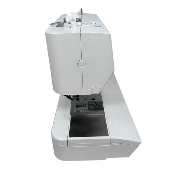 Pfaff Passport 2.0 Sewing Machine IDT System Compact FOR PARTS OR REPAIR READ - Picture 5 of 12